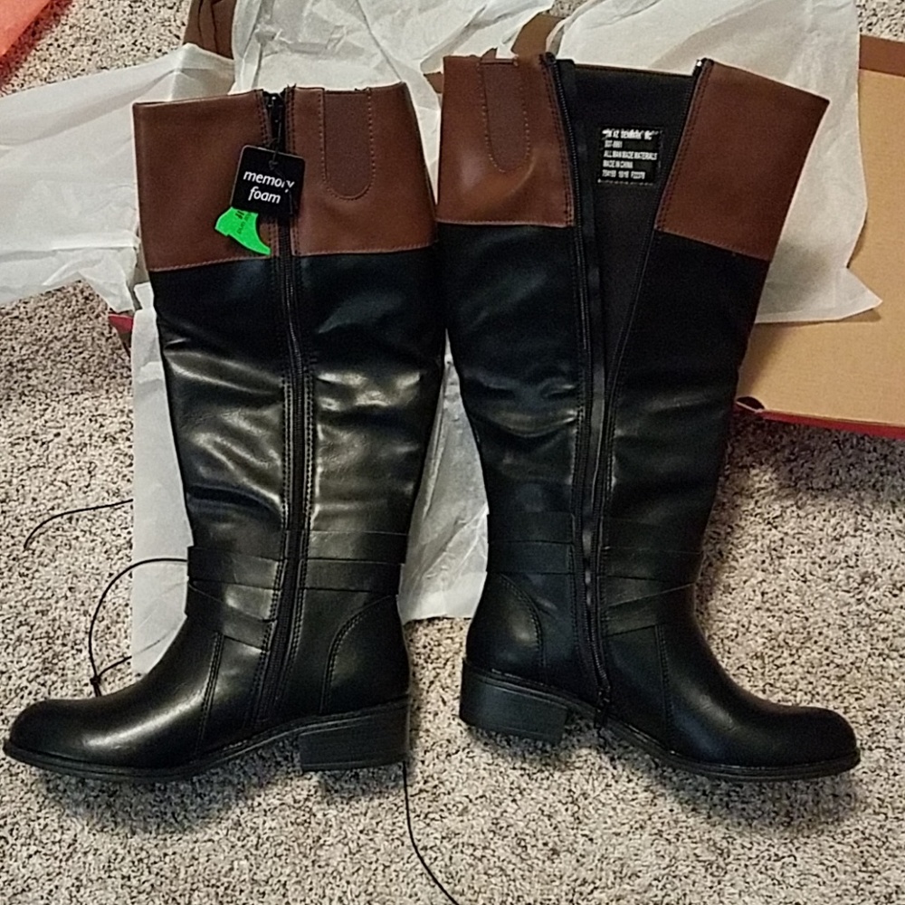 NWT boots